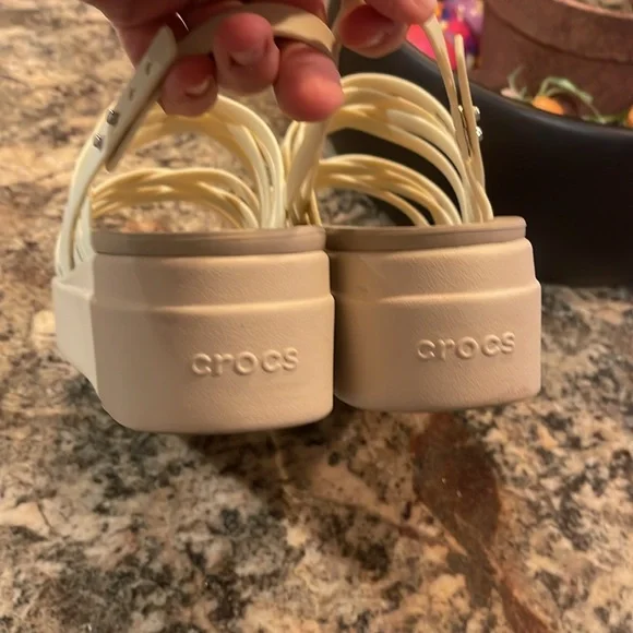 Women's Croc Brooklyn strappy Cream Platform Sandals. Worn a handful of times W8 - Picture 5 of 6